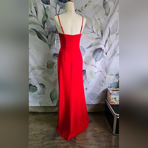 DB STUDIO | Crepe Keyhole Sheath with Side Slit in Poppy sz 2 - Picture 2 of 12